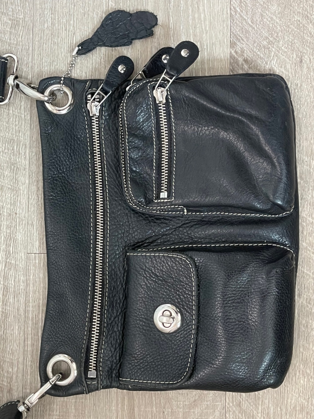 Roots Village Bag Black Pebbled Leather Crossbody Made in Canada - Picture 4 of 7